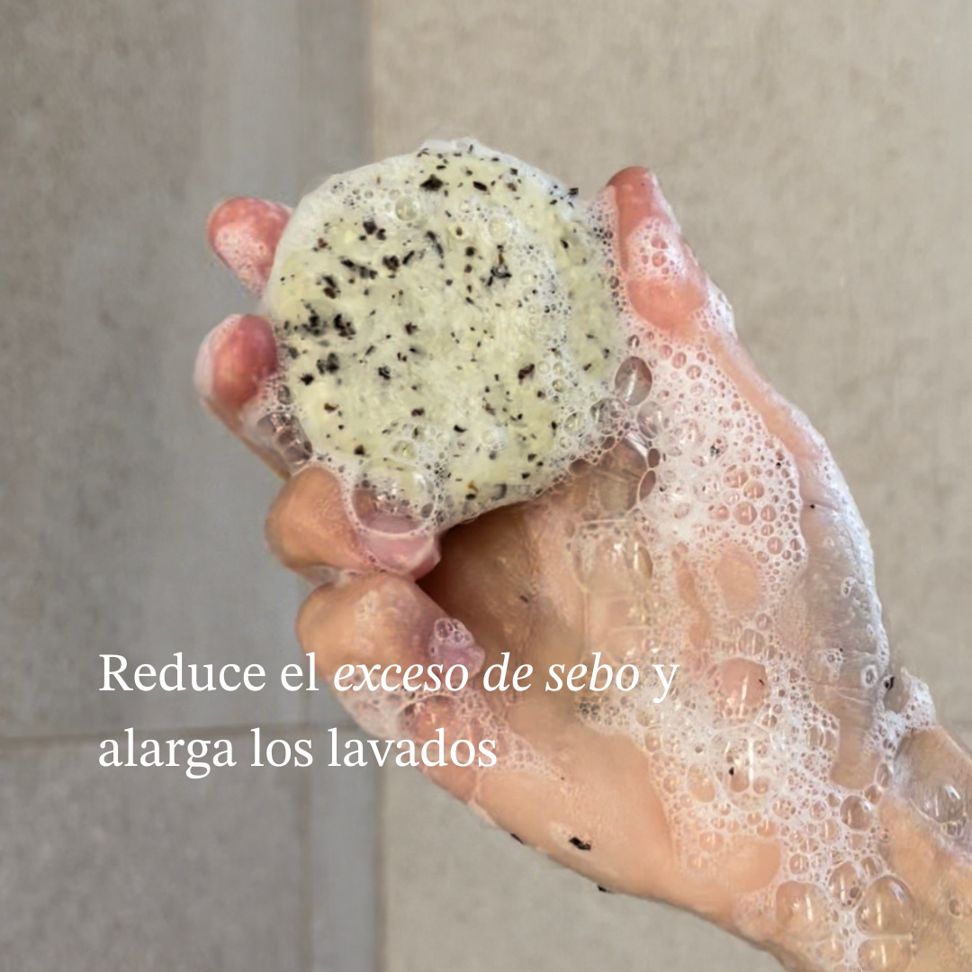Solid astringent shampoo